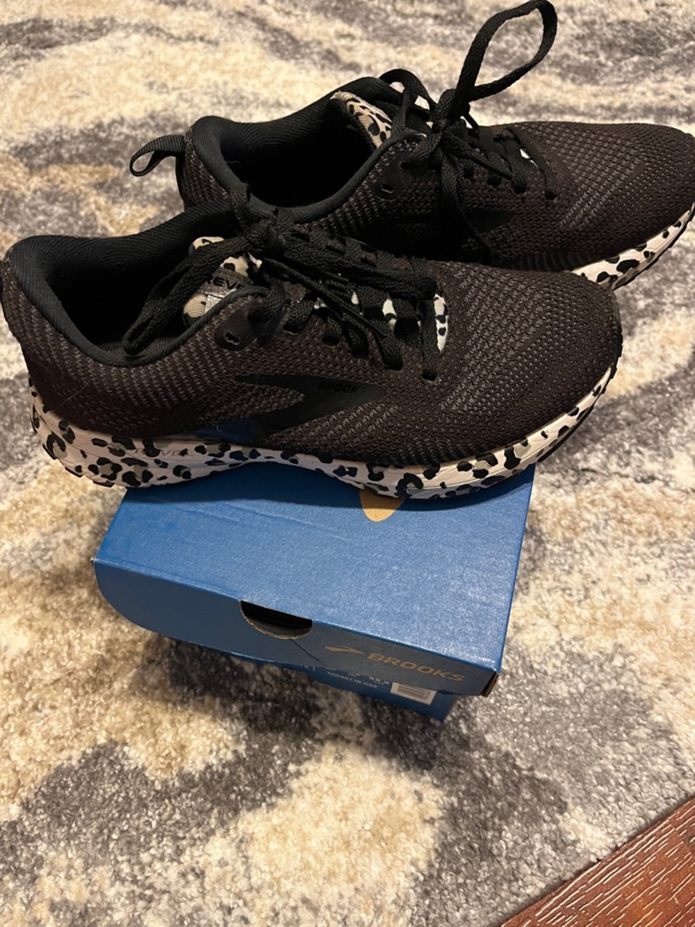 Women’s Brooks Revel 5 shoes size 6.5 black/leopard